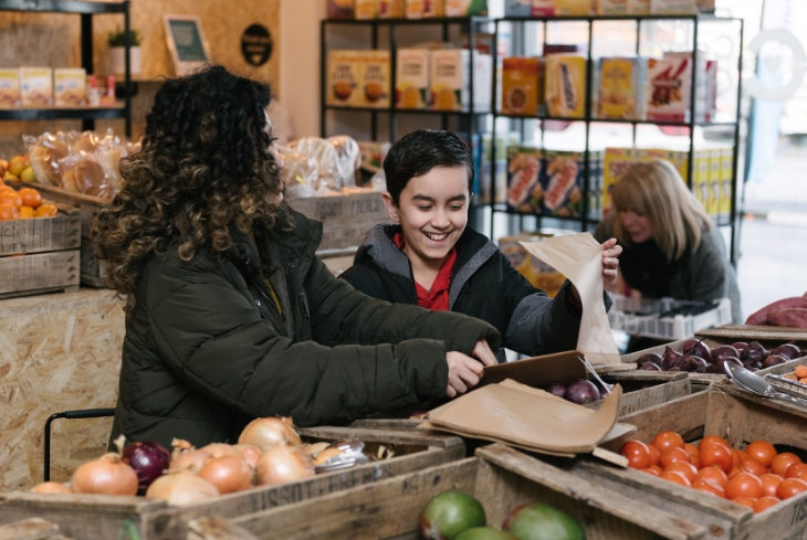 Member family shopping in a Community Grocery